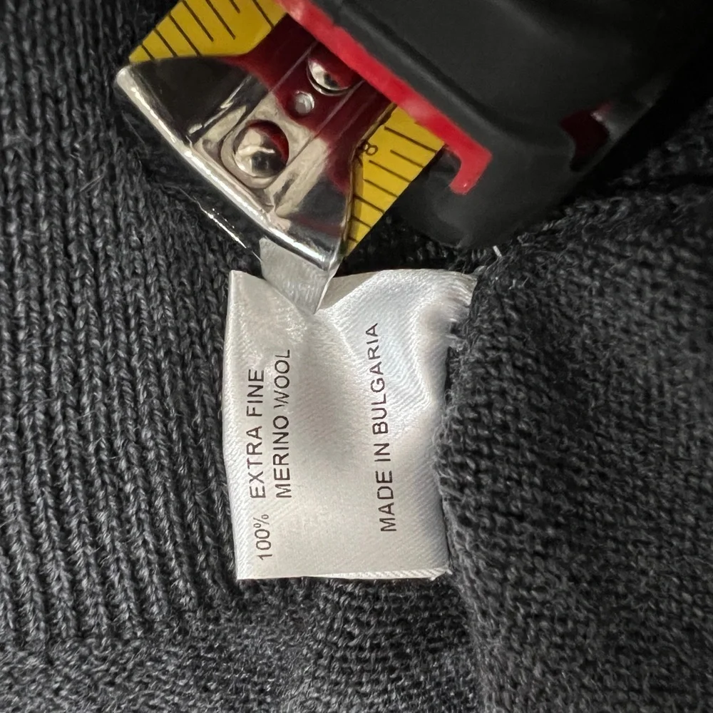 Frame Merino Wool Knit Gray Men’s sweater Size Medium closet Capsule‎ smart
